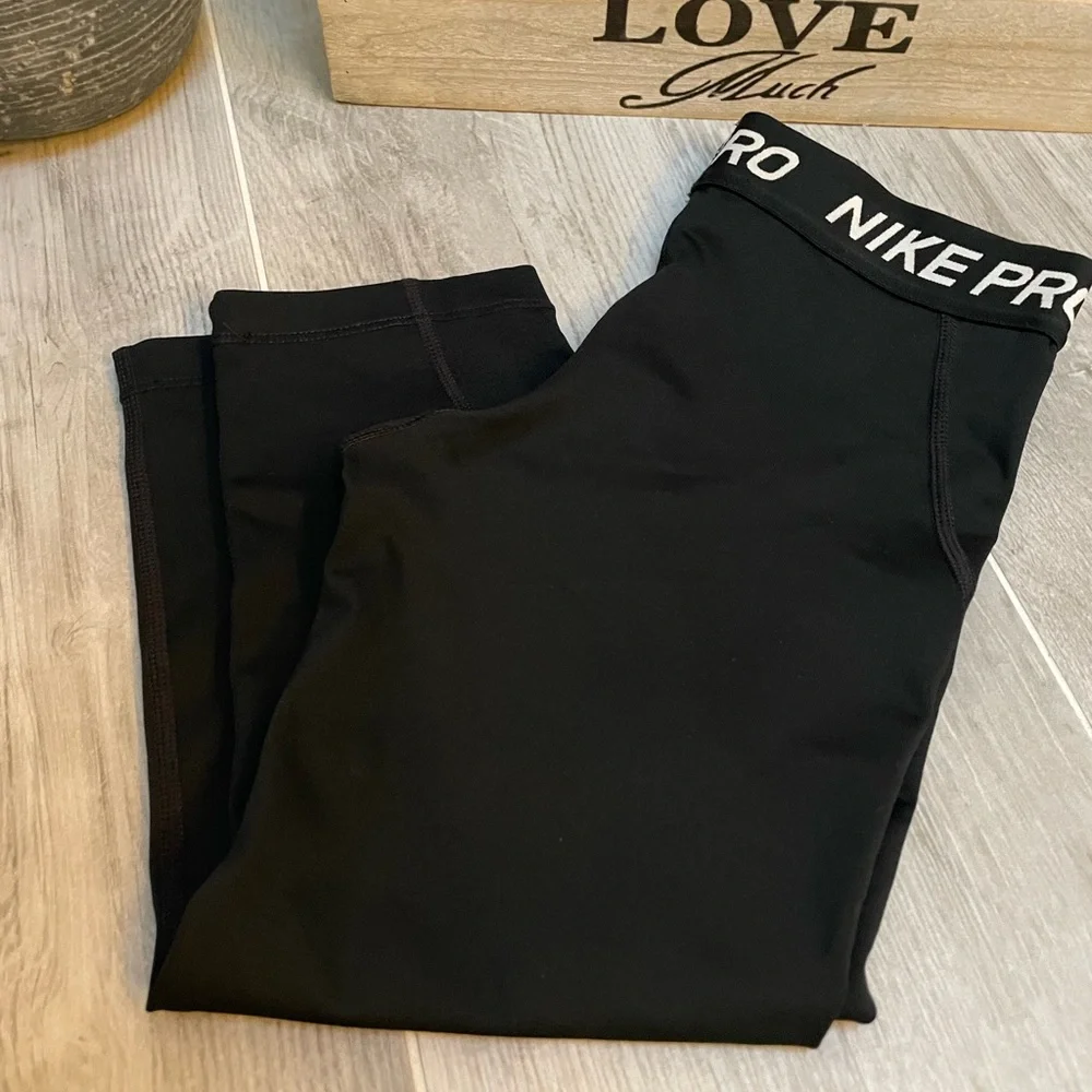 Nike Pro Womens Small Black Dri FIT Cropped Leggings Capri Tights Swoosh EUC